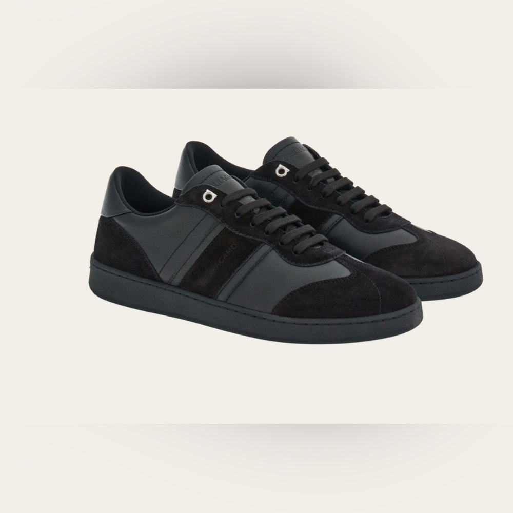 Ferragamo Men's Low top sneaker with signature